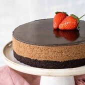 Easter calls for chocolate on chocolate, and this indulgent brownie mousse cake definitely fits the bill 🍫

Smooth, light and squidgy, it’s chocolate heaven. 
.
.
.
.
#chocolatemoussecake #browniecake #moussecake #chocolatemousse
#showstoppercake #chocolatelove #homemadewithlove #thermapen #chocolatemousse
#celebrationbakes #mothersday #chocolateaddict #cakestagram #chocolatecake
#homemadecake #celebrationcake