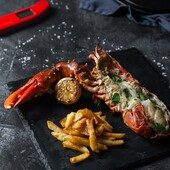 Are you a lobster lover? 🦞

Grilled to 60 °C and served with garlic butter and French fries. Simple but perfectly done. 

Visit the link in our bio to try the recipe. 

#TEAMTEMPERATURE
.
.
.
.
#thermapen #grilling #ukbbq #ukfoodie #lobster #grilledfish #seafood #foodie #seafoodlover #bbqfood